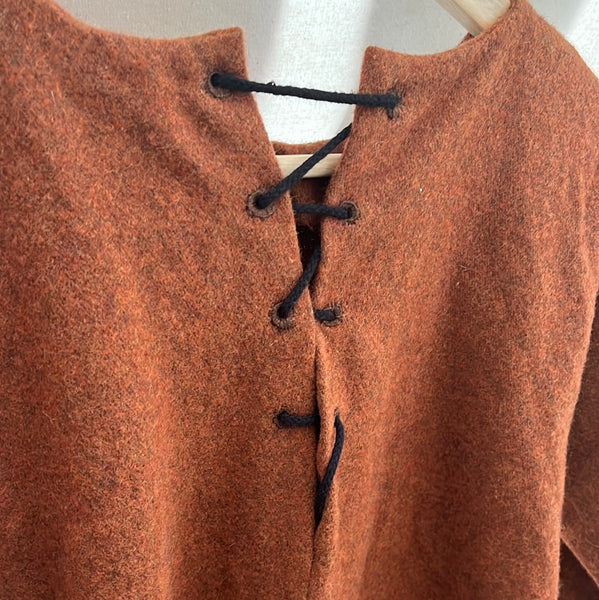 Brun/orange kjole i uld
